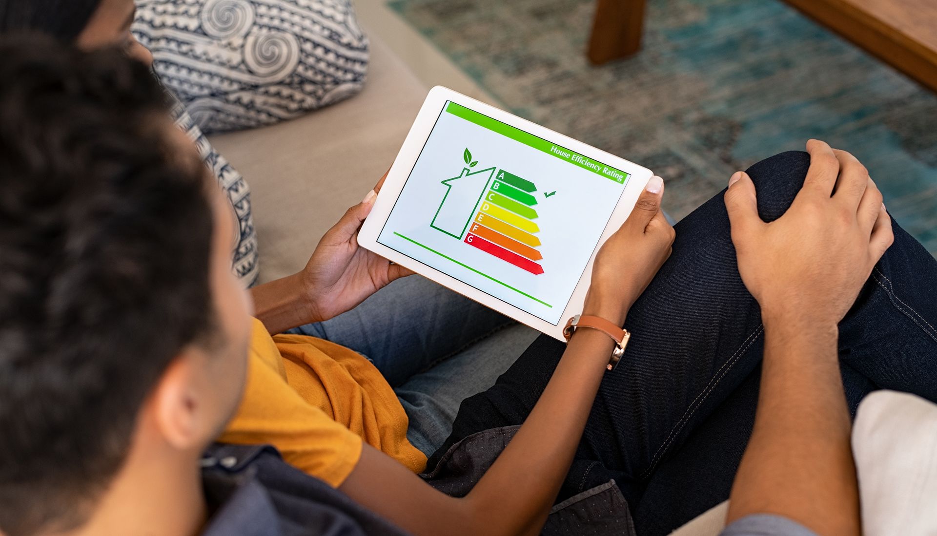 Vista desde la tablet, la calefacción en casa. Sistema de calefacción con geotermia.